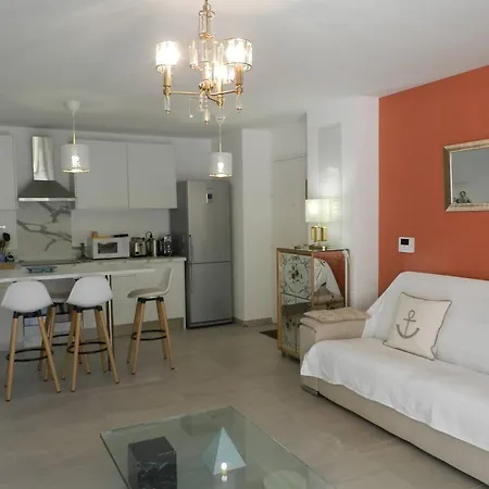 T2 Avec Terrasse, Piscine Sur Toit, Proche Et Commerces, Climatise, Garage Inclus - Fr-1-251-752 *