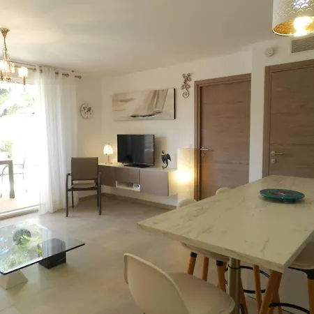 T2 Avec Terrasse, Piscine Sur Toit, Proche Et Commerces, Climatise, Garage Inclus - Fr-1-251-752 Bormes-les-Mimosas