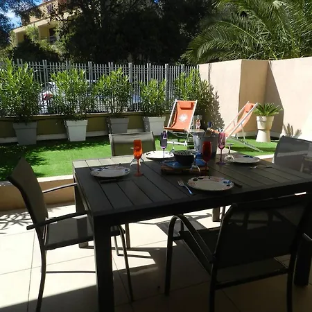 T2 Avec Terrasse, Piscine Sur Toit, Proche Et Commerces, Climatise, Garage Inclus - Fr-1-251-752 Bormes-les-Mimosas